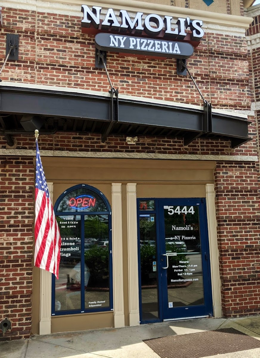 Namoli's Ny Pizzeria